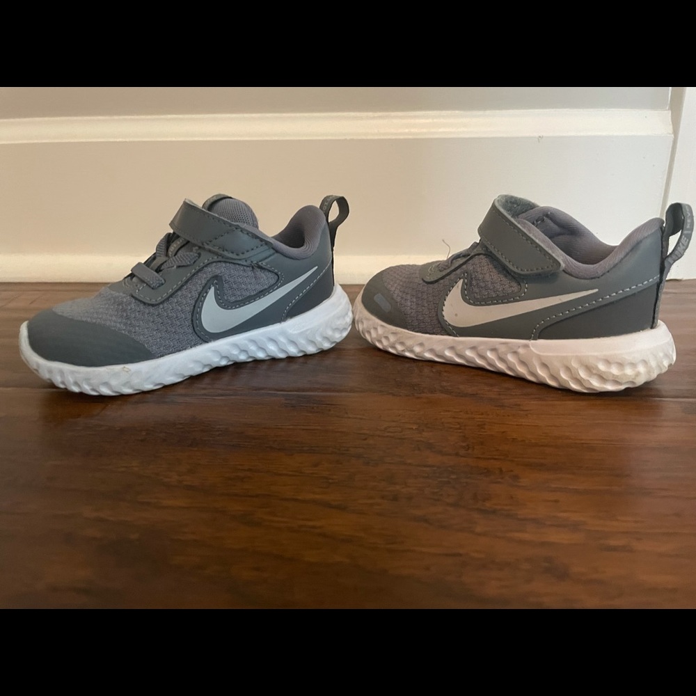 Toddler Nike tennis shoes